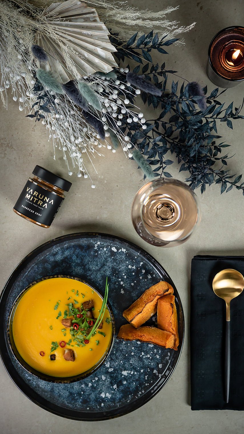 Kürbis Creme Suppe mit Süßkartoffel, Weißwein und Barbecue Senf