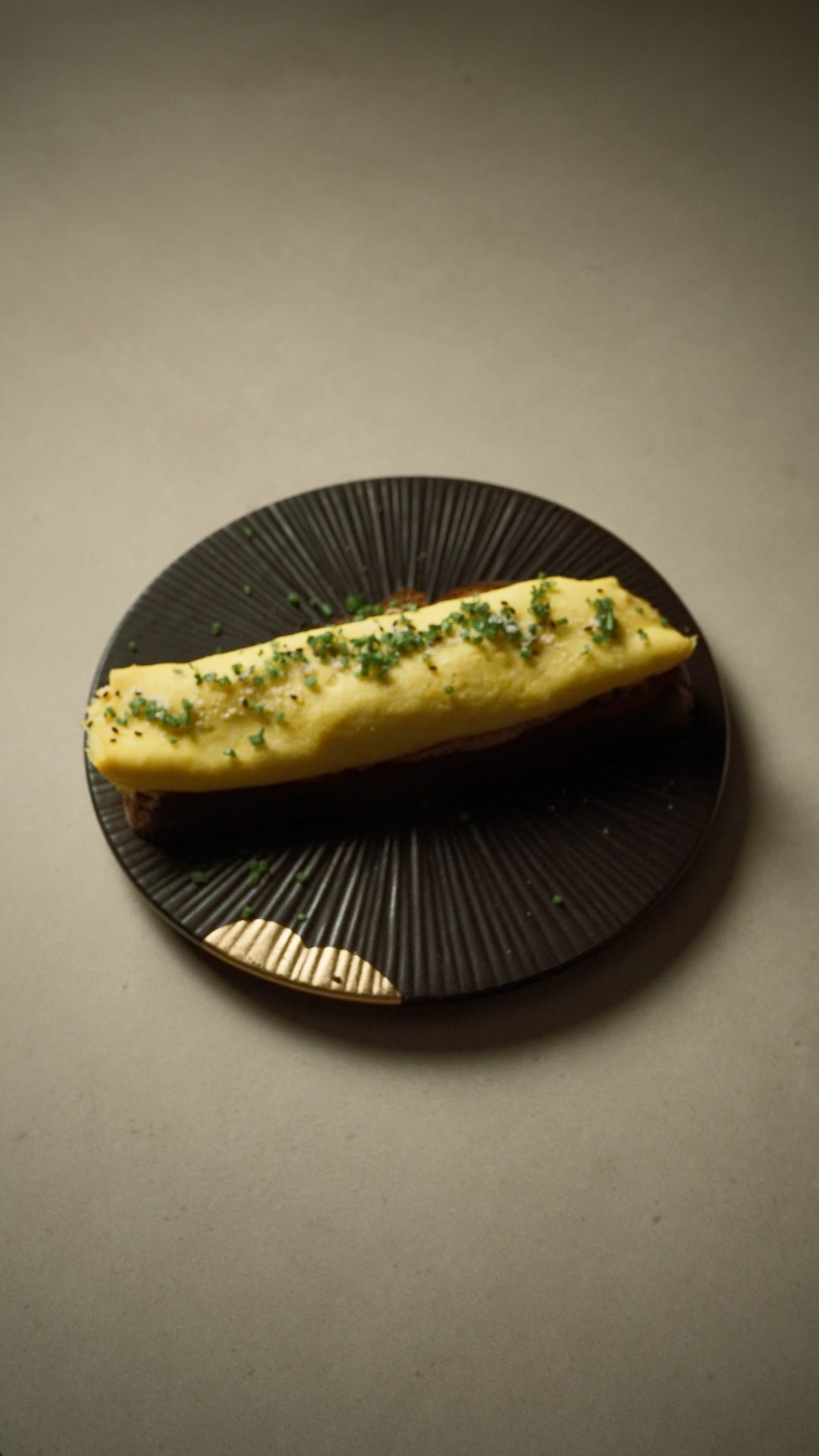 Rezept Japanisches Omelett mit Iberico Schinken, Edelscharfer Senf und Knoblauchsalz. 