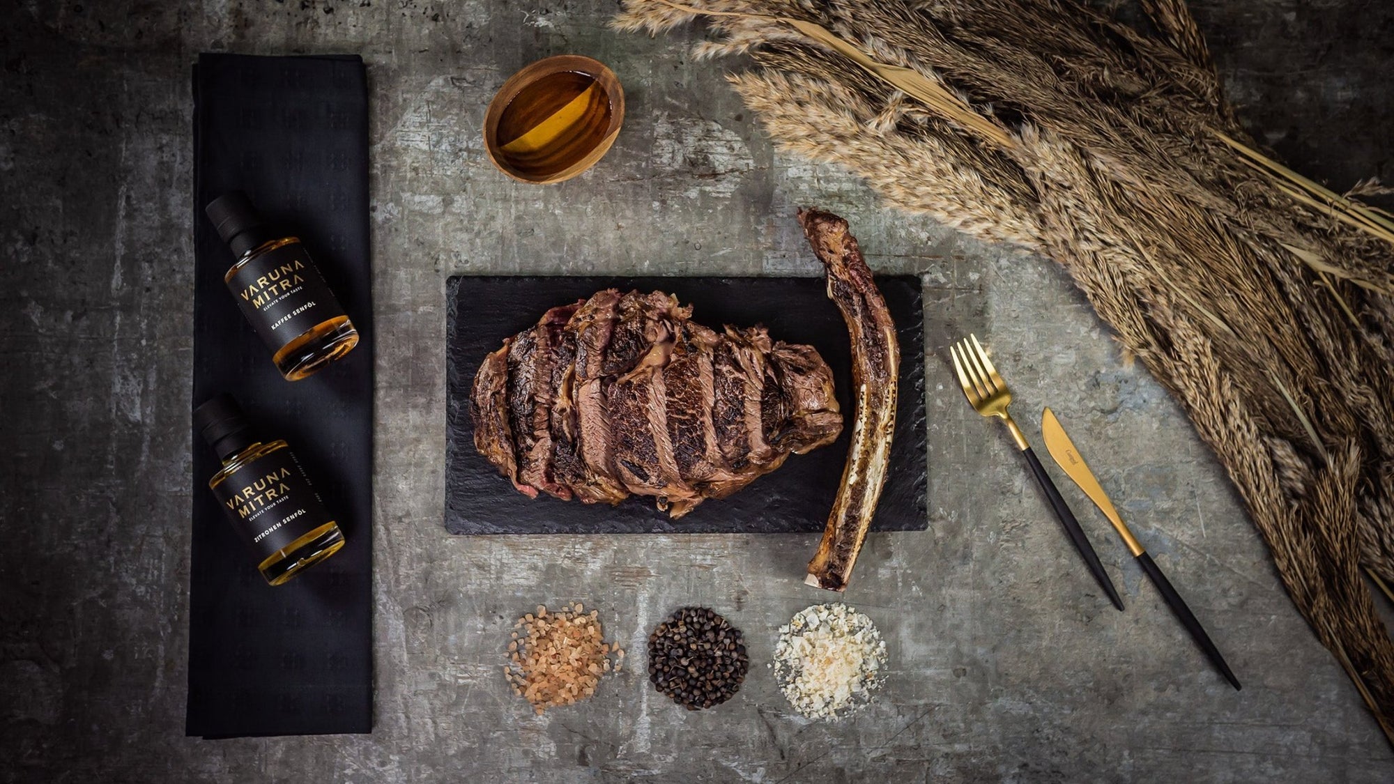 Dry-aged Irish Cattle Tomahawk Steak mit Würzöl